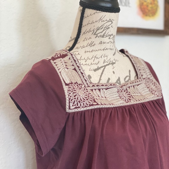 🍍EUC EMBROIDERED TOP - Picture 1 of 7